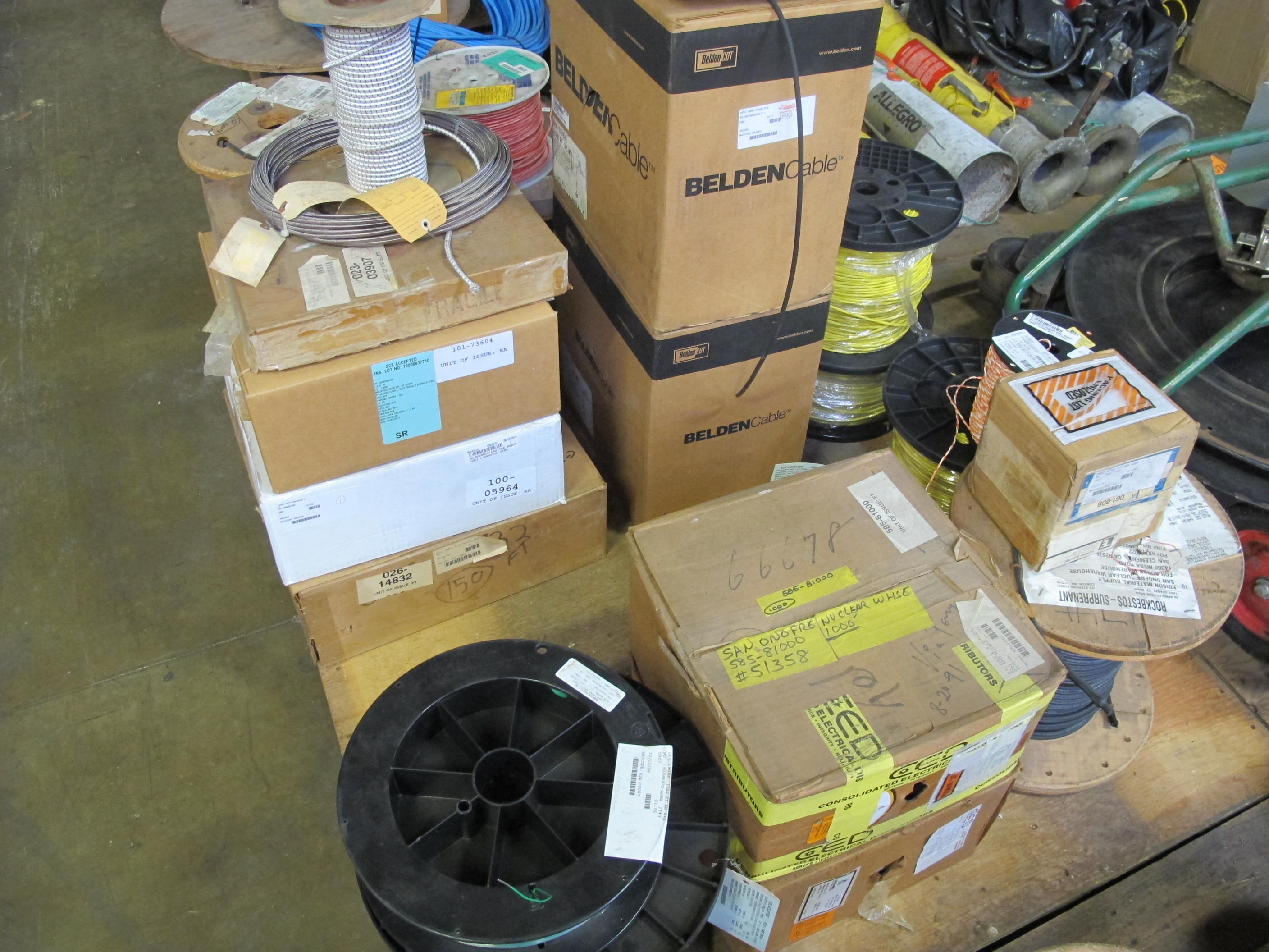 (5 PALLETS) MISC. ELECTRICAL WIRE AND CABLE! (30+) INDIVIDUAL SPOOLS TO INCLUDE BUT NOT LIMITED TO: (5) CABLES ELECTRICAL TYPE, 14 AWG SIZE, 600 V, 90 C RATING, XLPE INSULATING MATERIAL, 3 CONDUCTOR, SHIELDED KIND, 280' PER ASSEMBLY, (1 SPOOL) CABLE, ARMORED KIND, MICROPOINT MC315 SERIES, 220 M (722') PER ROLL, ETC.. LOADING & HANDLING FEE $30-4074